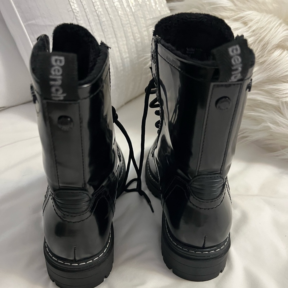 NWOT BENCH Winter Boots size 6.
